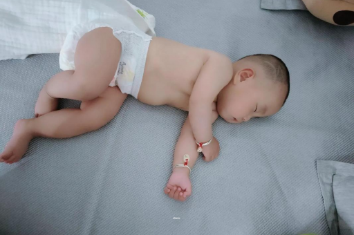 阳春宝宝总是摇头怎么回事